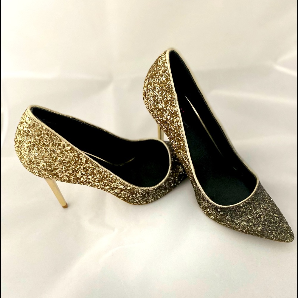 Sparkly gold stiletto heels with black accent sz8